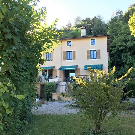 Le Nid De L'ain Bed & Breakfast
